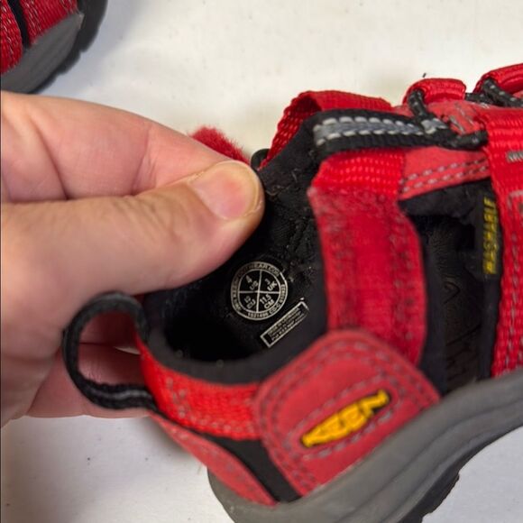 KEEN Kids Red and Black Sandals Toddler Size 4 Washable - Picture 6 of 7
